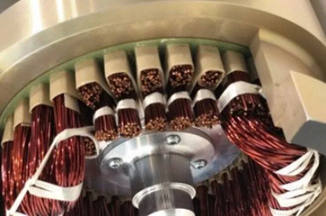 PEEK还是LCP？新能源车高压连接器选材指南